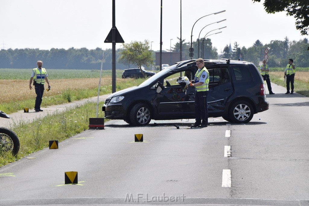 Schwerer Krad Pkw Unfall Koeln Porz Libur Liburer Landstr (Krad Fahrer nach Tagen verstorben) P106.JPG - Miklos Laubert